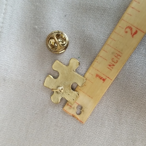 Religious CROSS " The Missing Piece " lapel pin - Picture 2 of 2